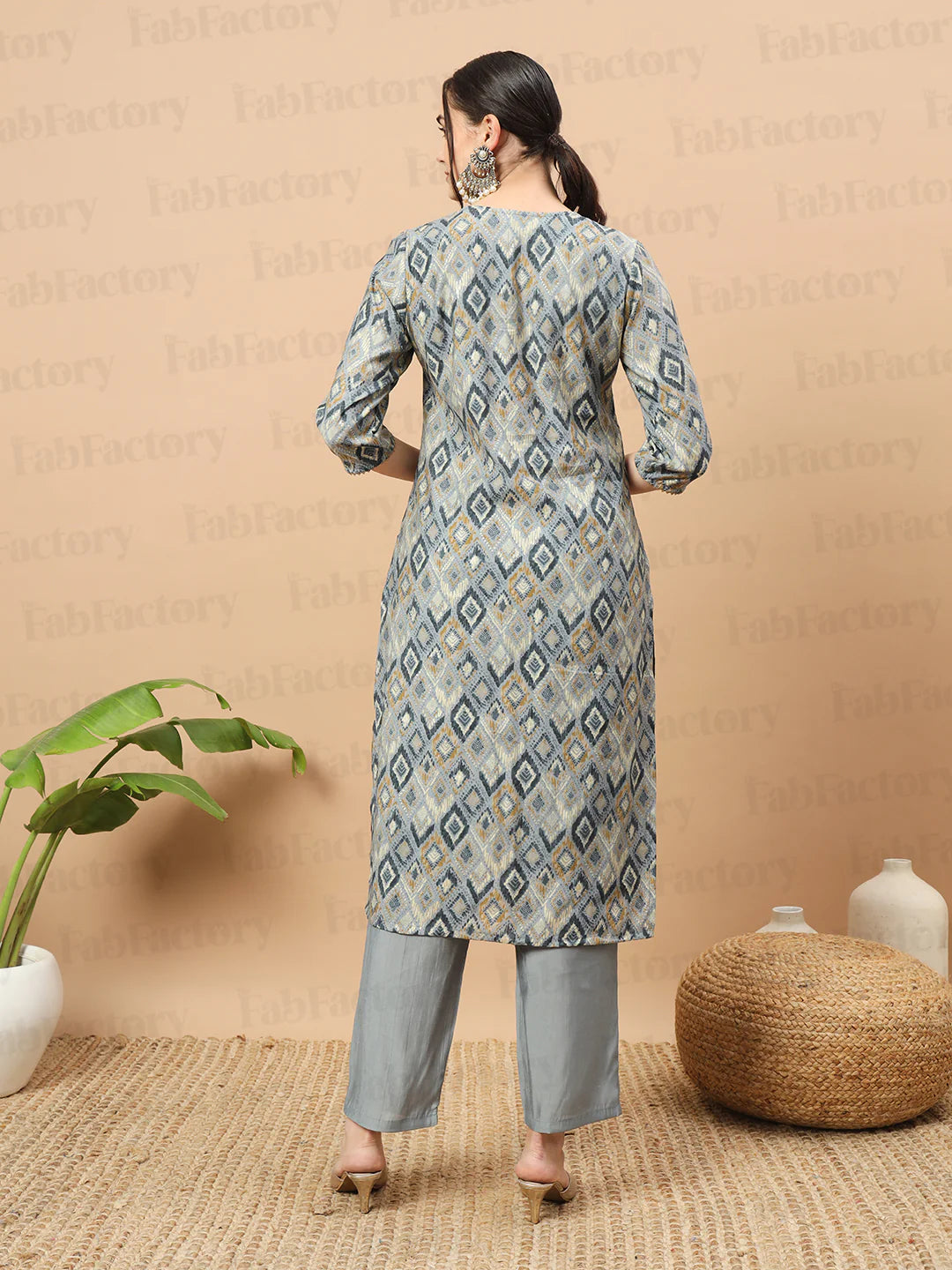 GREY NOTCH NECK CALF LENGTH CHANDERI KURTA WITH PANT