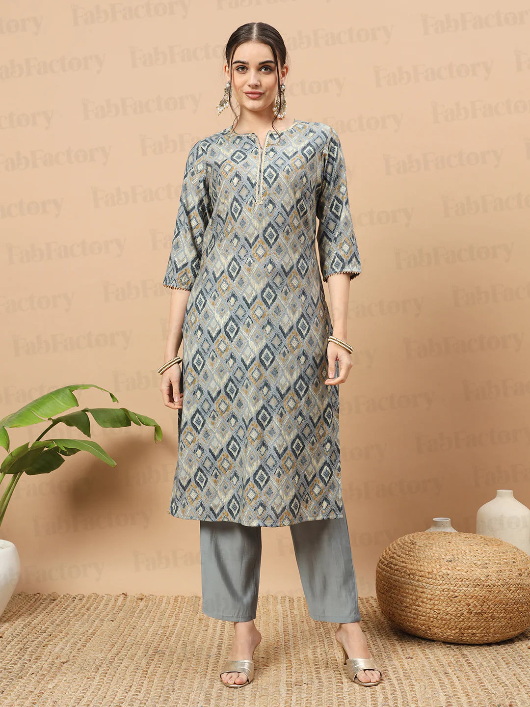 GREY NOTCH NECK CALF LENGTH CHANDERI KURTA WITH PANT