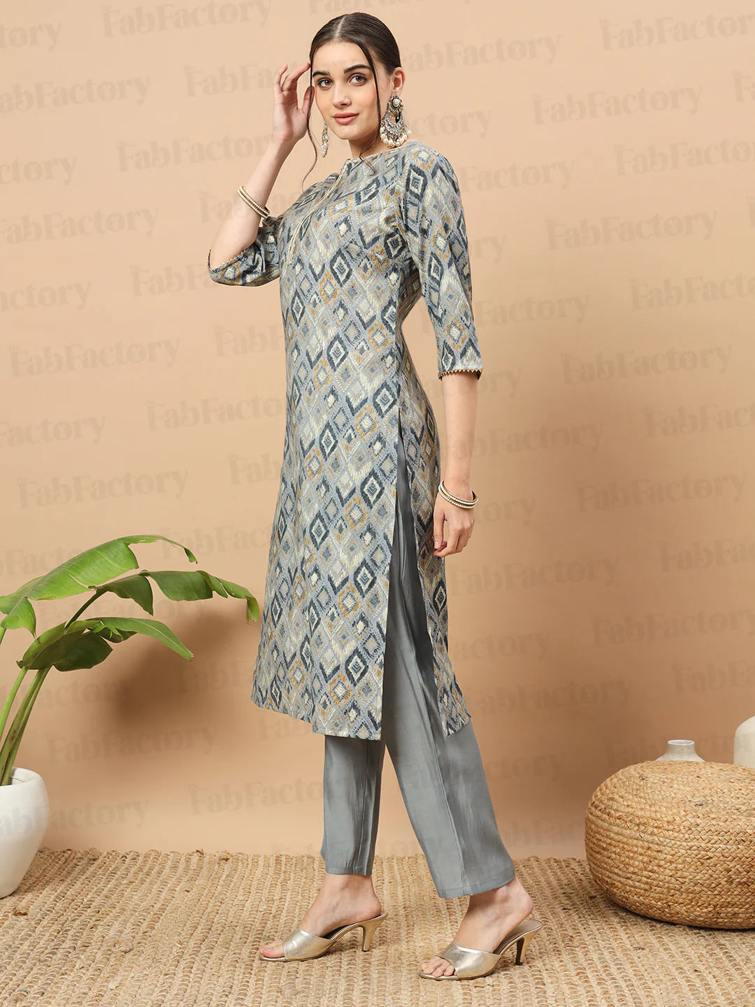 GREY NOTCH NECK CALF LENGTH CHANDERI KURTA WITH PANT