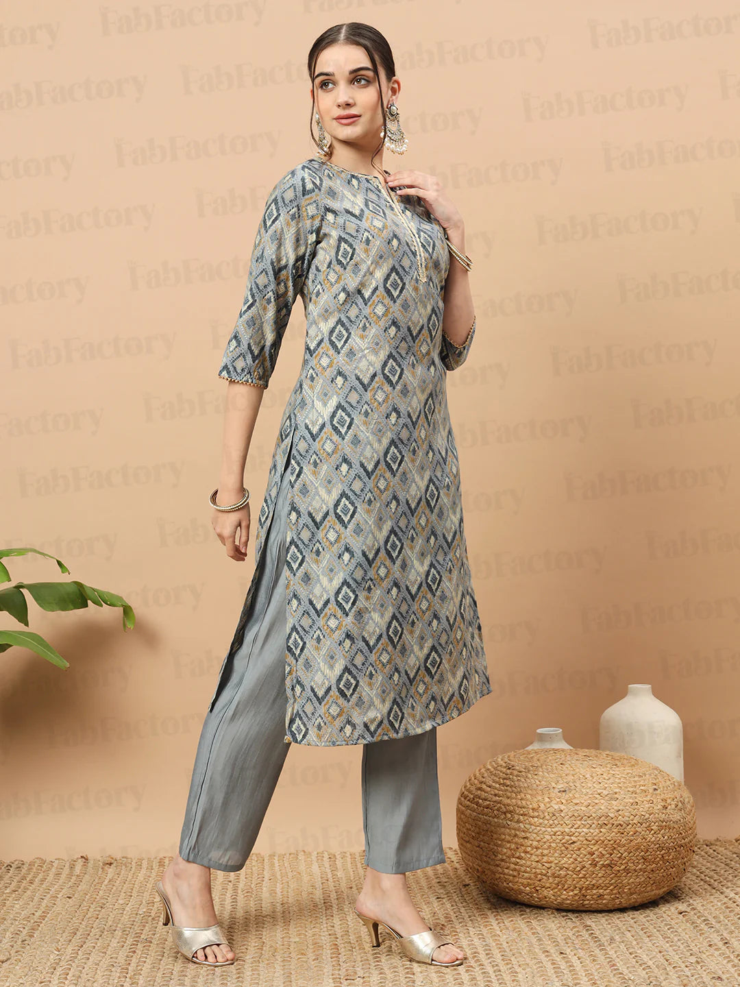 GREY NOTCH NECK CALF LENGTH CHANDERI KURTA WITH PANT