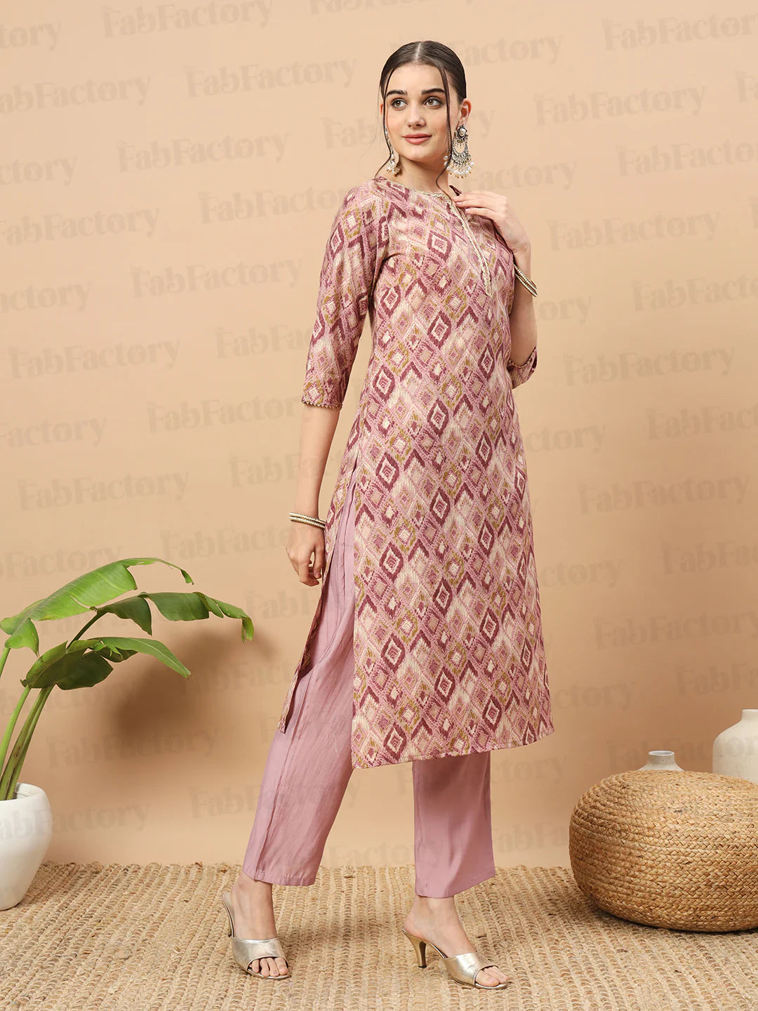 PINK NOTCH NECK CALF LENGTH CHANDERI KURTA WITH PANT